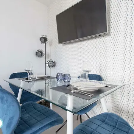 Sun - 206 Apartment